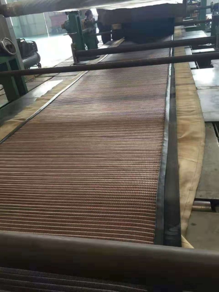 <b>什麽是金屬網芯(xīn)輸送帶?</b>
